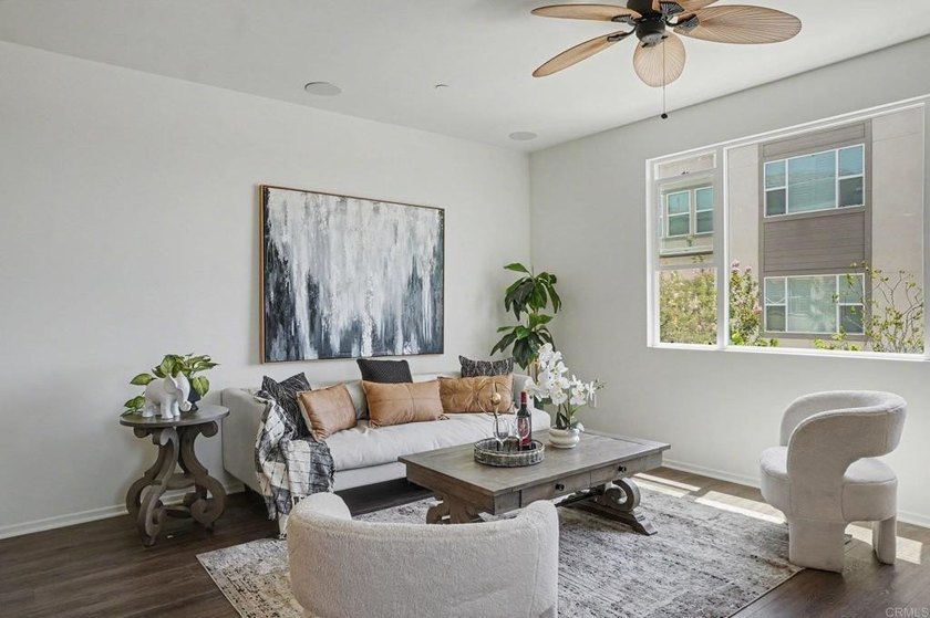 Refreshed &amp; Move-In Ready in Playa Del Sol!Step into this - photo 19
