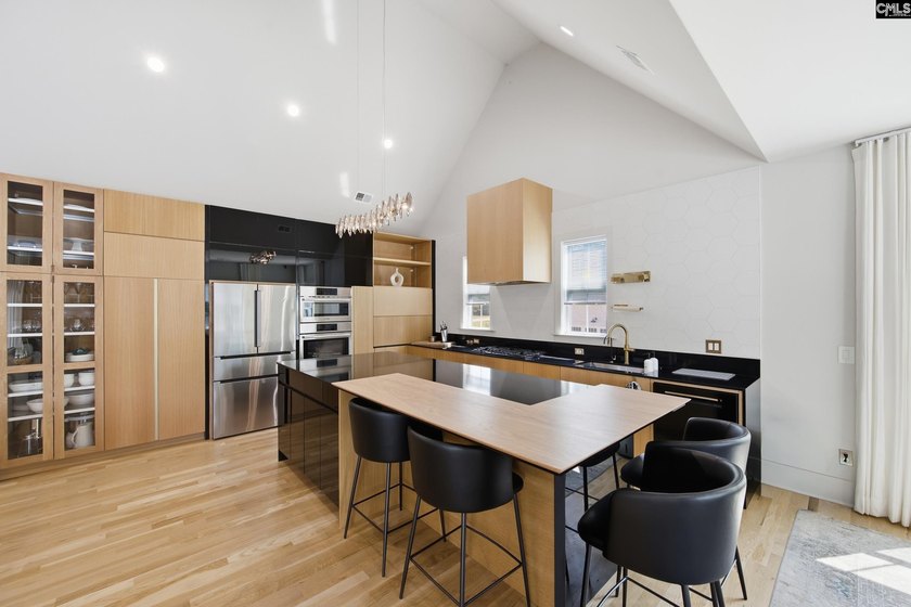 SEE VIRTUAL TOUR. Welcome to 52 Melrose Place in the highly - photo 20