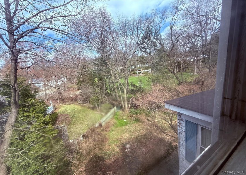 Set on approximately 0.20 acres in a desirable Larchmont - photo 21