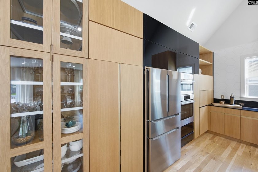 SEE VIRTUAL TOUR. Welcome to 52 Melrose Place in the highly - photo 22