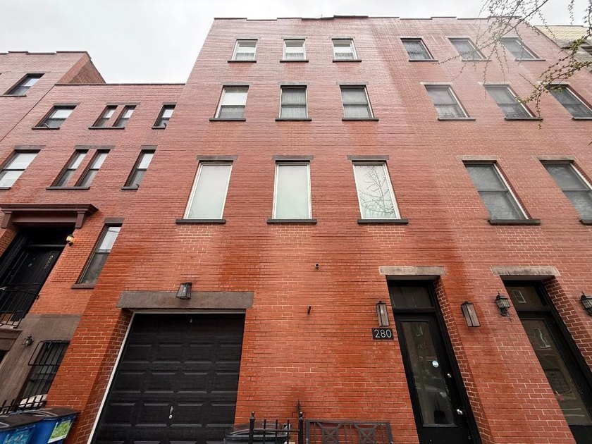 Stylish 3-Bedroom Condo in Prime Brooklyn Location Discover the - photo 3