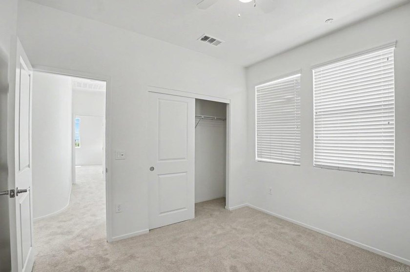 Refreshed &amp; Move-In Ready in Playa Del Sol!Step into this - photo 23