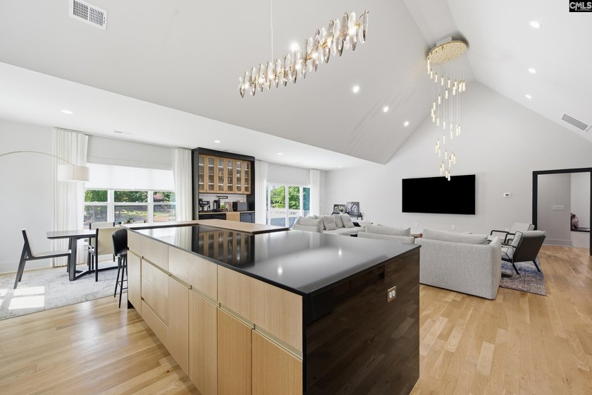 SEE VIRTUAL TOUR. Welcome to 52 Melrose Place in the highly - photo 24