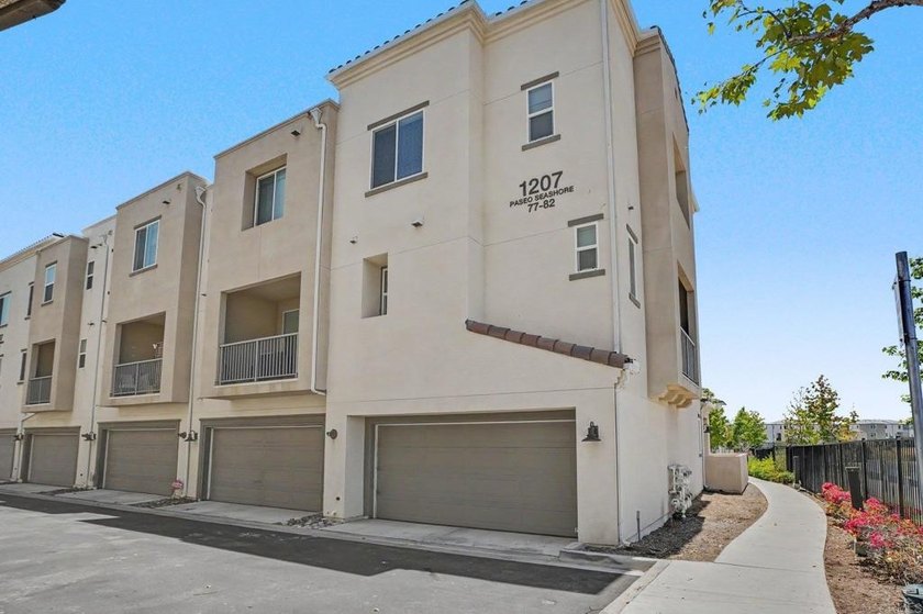 Refreshed &amp; Move-In Ready in Playa Del Sol!Step into this - photo 26