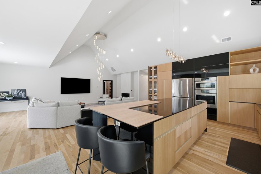 SEE VIRTUAL TOUR. Welcome to 52 Melrose Place in the highly - photo 27