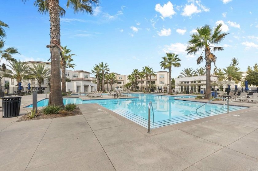 Refreshed &amp; Move-In Ready in Playa Del Sol!Step into this - photo 30