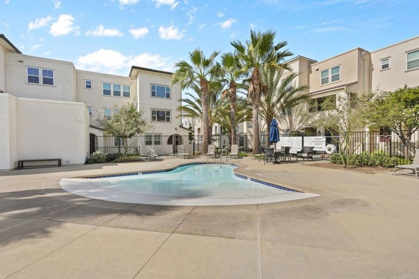 Refreshed &amp; Move-In Ready in Playa Del Sol!Step into this - photo 33