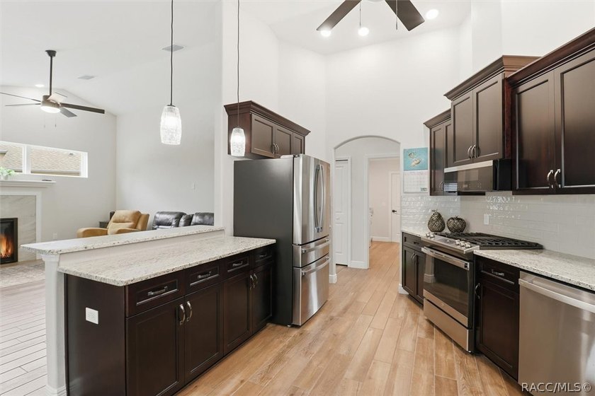 Why wait to build when your Florida dream home is ready right - photo 4