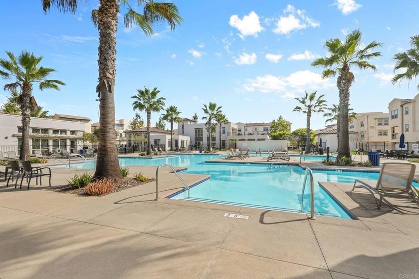 Refreshed &amp; Move-In Ready in Playa Del Sol!Step into this - photo 35