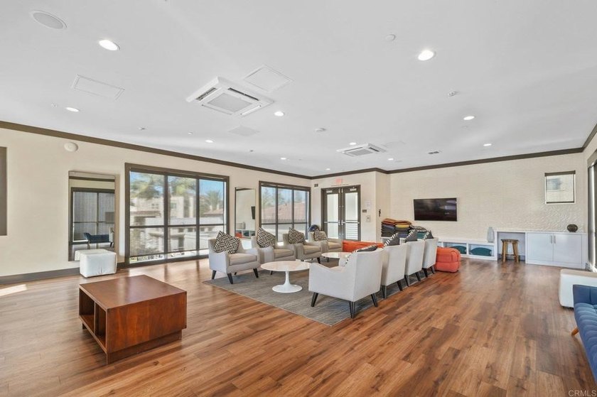 Refreshed &amp; Move-In Ready in Playa Del Sol!Step into this - photo 38