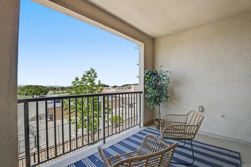 Refreshed &amp; Move-In Ready in Playa Del Sol!Step into this - photo 44