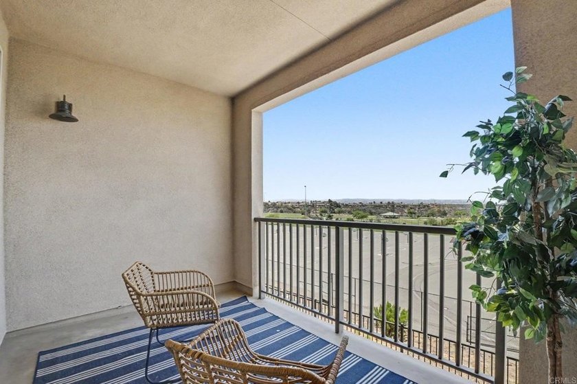 Refreshed &amp; Move-In Ready in Playa Del Sol!Step into this - photo 45