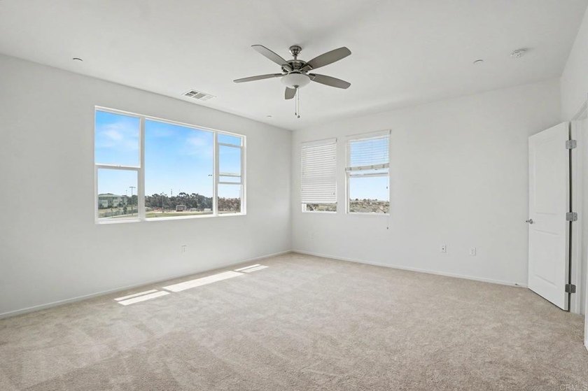 Refreshed &amp; Move-In Ready in Playa Del Sol!Step into this - photo 50