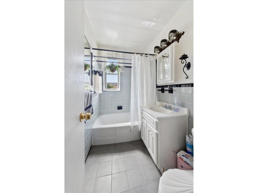 Woodlawn: MOTIVATED SELLER!! One bedroom co-op in immaculate - photo 16