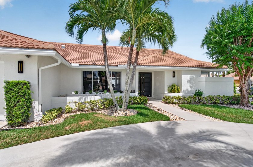 Welcome to Boca Raton's best-kept secret: The Estates Boca Lyons - photo 4
