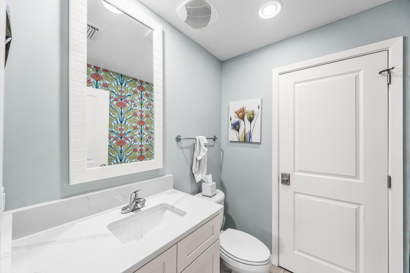 Rarely available in Luau I, this beautifully updated corner-unit - photo 14