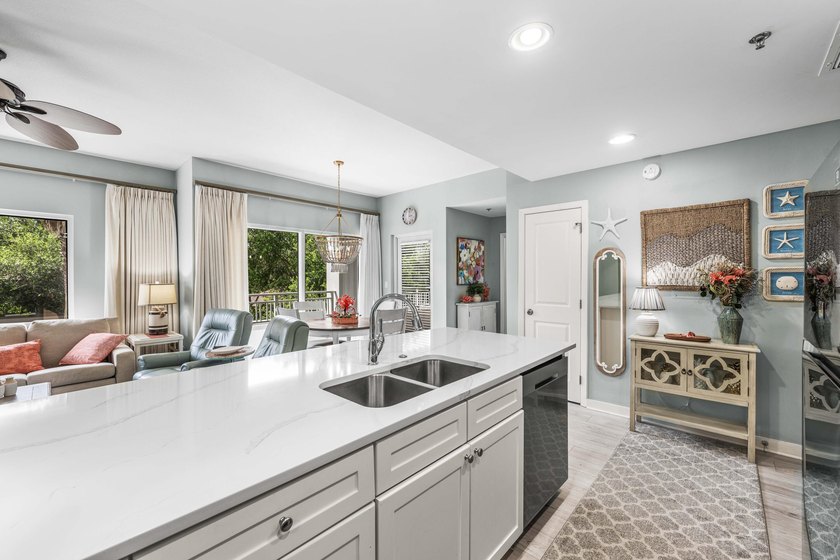 Rarely available in Luau I, this beautifully updated corner-unit - photo 16