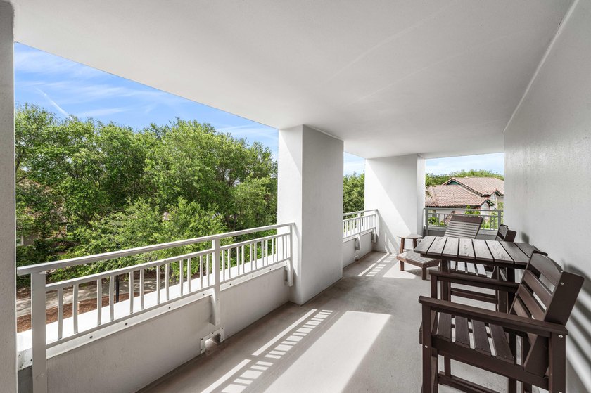 Rarely available in Luau I, this beautifully updated corner-unit - photo 27