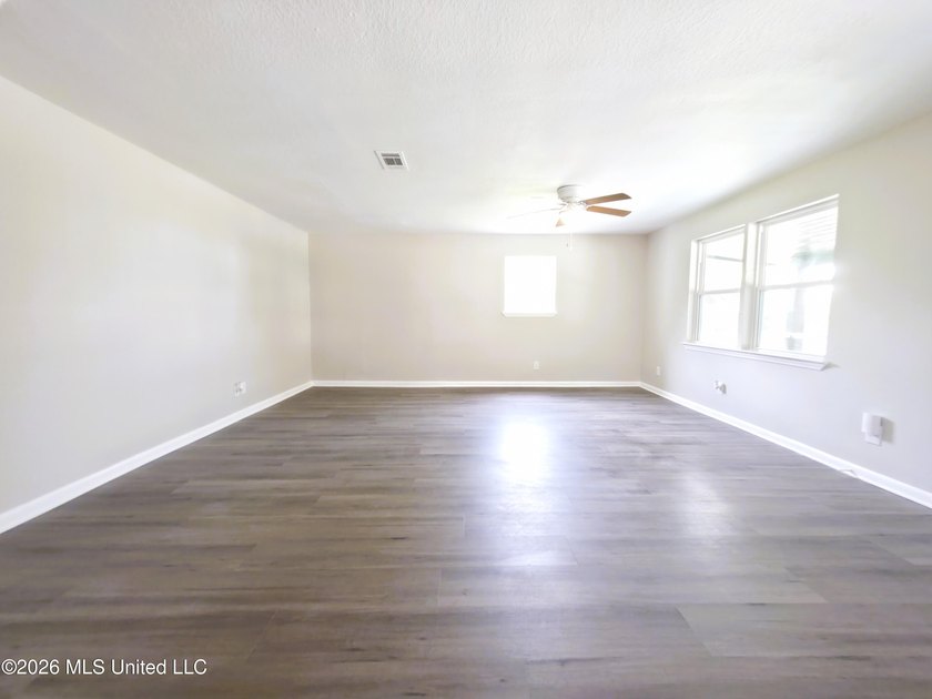 Welcome Home to this 3 bedrooms 2 baths newly renovated home in - photo 10
