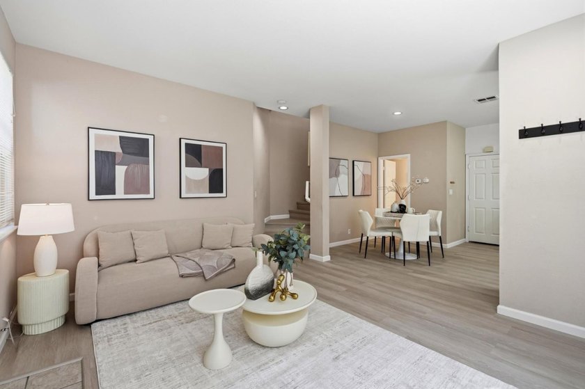 Welcome to this beautifully updated 3-bedroom, 2.5-bath - photo 3