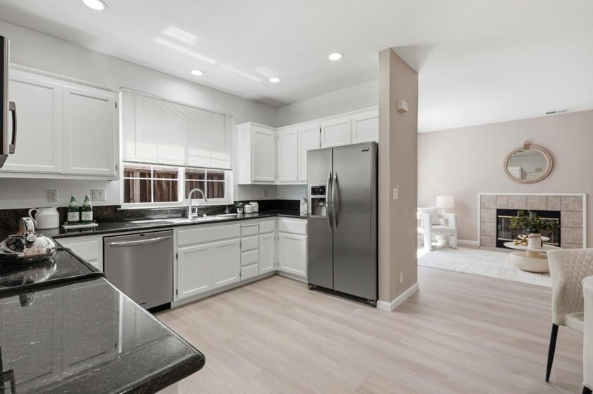 Welcome to this beautifully updated 3-bedroom, 2.5-bath - photo 7