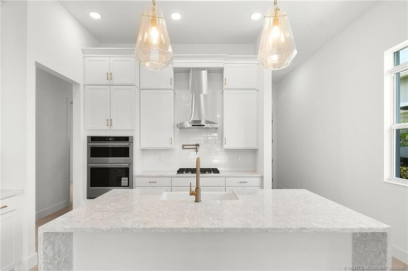 Move-in ready, NEW construction by TRUST HOMES. This 3/2/2/ lake - photo 9