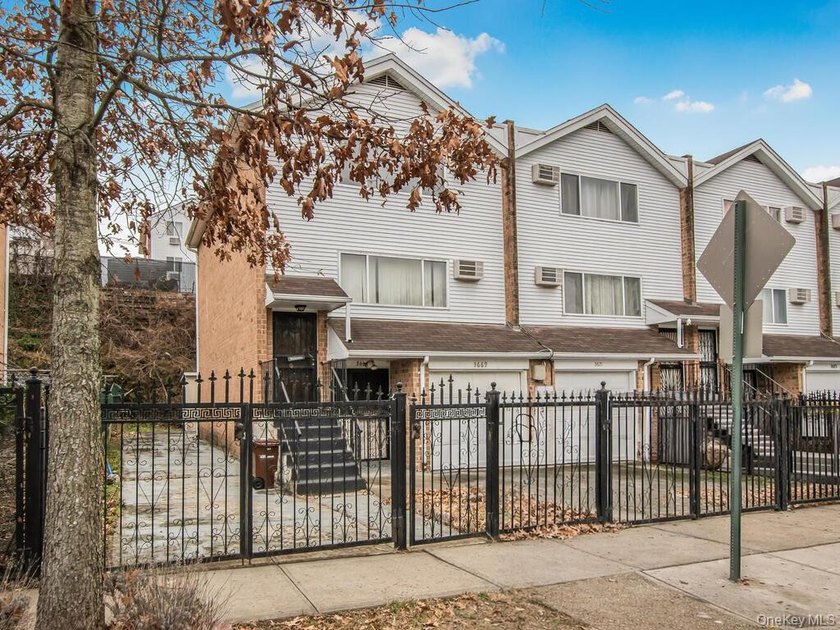 Well-maintained two-family duplex built in 1996, offering - photo 2