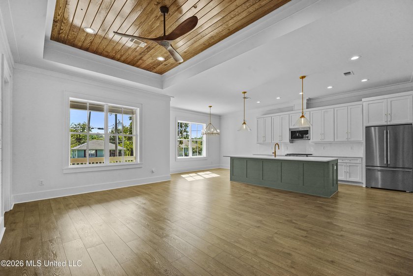 You know that one house that just feels like a coastal getaway - photo 9
