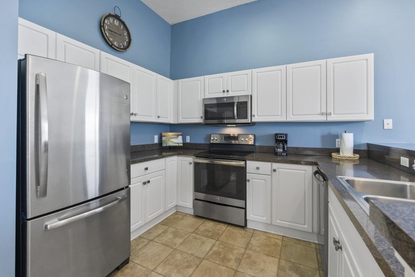 Coastal charm, exceptional space, and effortless living come - photo 12