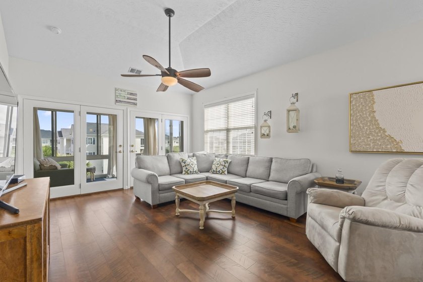 Coastal charm, exceptional space, and effortless living come - photo 18