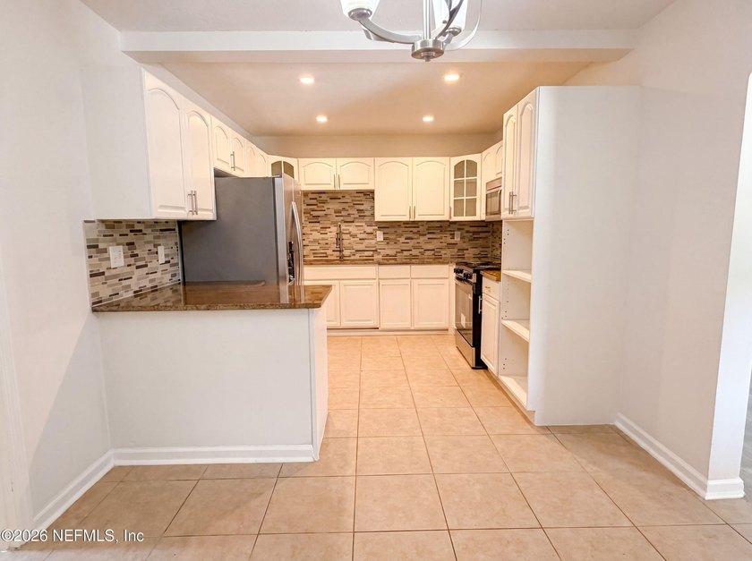 5928 Lake Ridge Ave is a residence with a functional layout and - photo 2