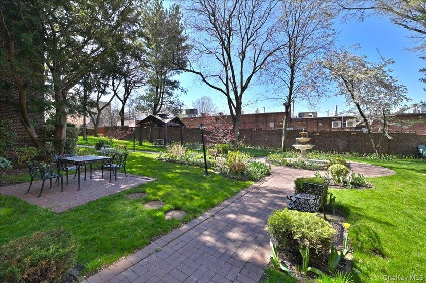 GREAT NECK PLAZA 11021 - 1 Bed - 1 Bath // Proudly presenting a - photo 31
