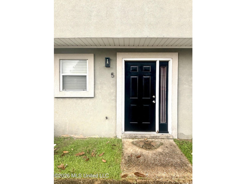 Great opportunity to own this income producing condominium in - photo 2