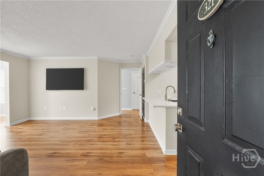 A truly turnkey opportunity in a gated, waterfront community! - photo 3