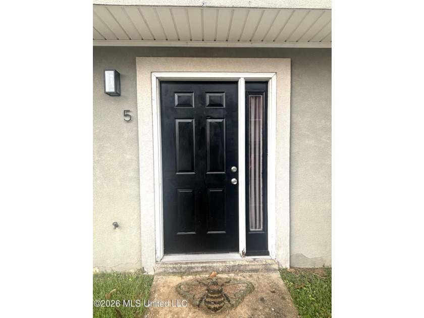 Great opportunity to own this income producing condominium in - photo 3