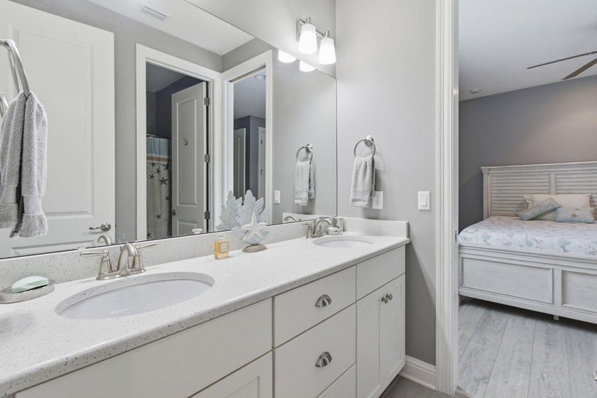 Priced $35k under recent appraisal! Welcome to 76 Oaktree Blvd - photo 18