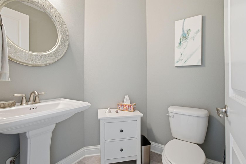Priced $35k under recent appraisal! Welcome to 76 Oaktree Blvd - photo 23