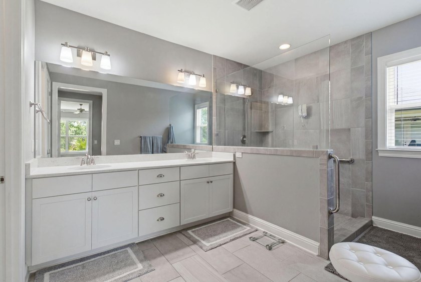 Priced $35k under recent appraisal! Welcome to 76 Oaktree Blvd - photo 32