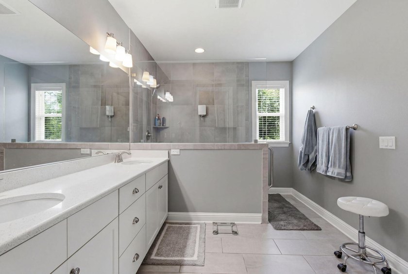 Priced $35k under recent appraisal! Welcome to 76 Oaktree Blvd - photo 33