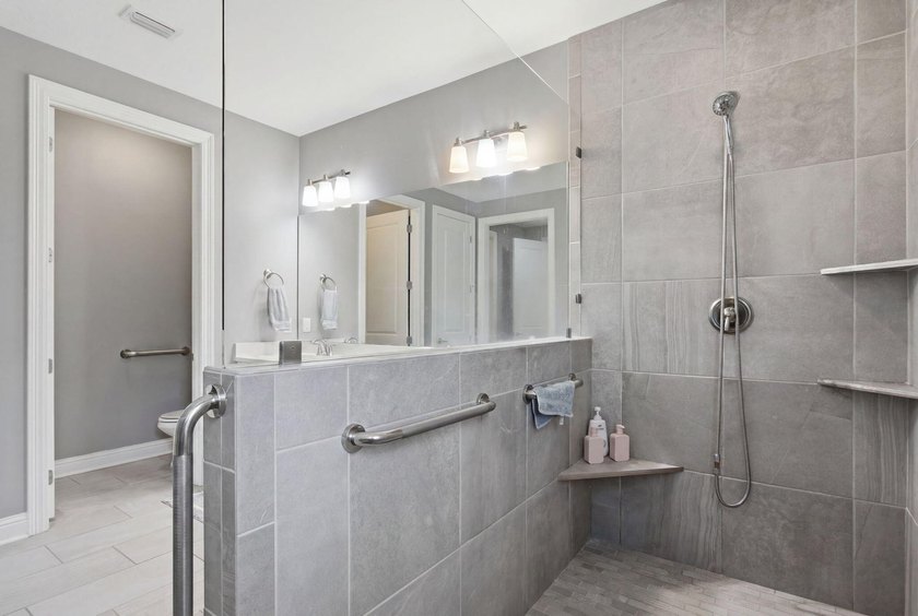 Priced $35k under recent appraisal! Welcome to 76 Oaktree Blvd - photo 34