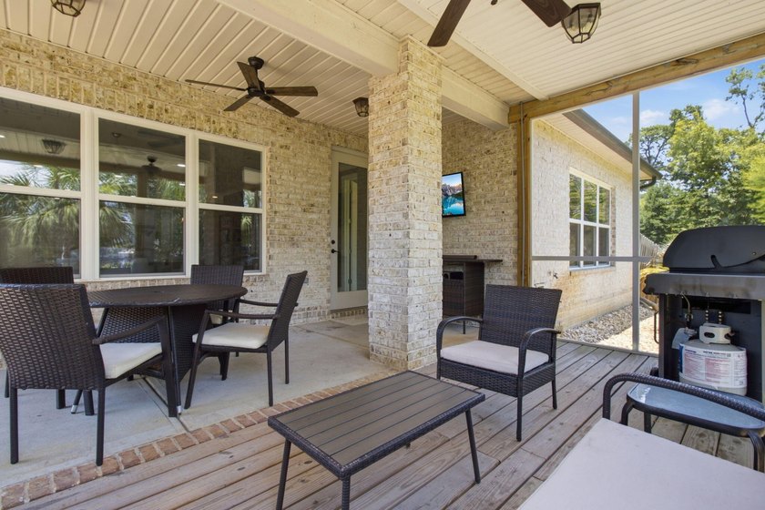 Priced $35k under recent appraisal! Welcome to 76 Oaktree Blvd - photo 36