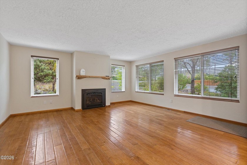 Price Reduced. Motivated Sellers. Move right in and enjoy for - photo 2