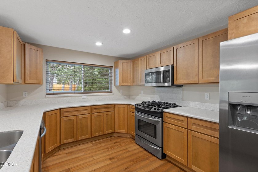 Price Reduced. Motivated Sellers. Move right in and enjoy for - photo 3