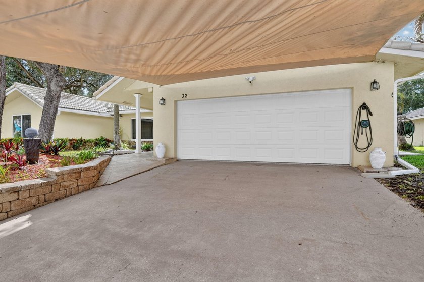 Discover exceptional Florida living in this beautifully updated - photo 4