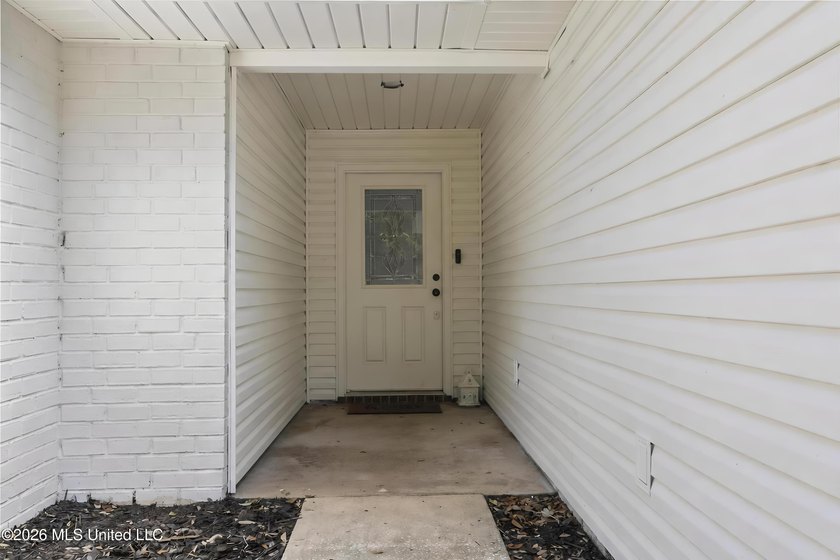 Beautiful and move-in ready 3 bedroom 2 bath brick home in Ocean - photo 3