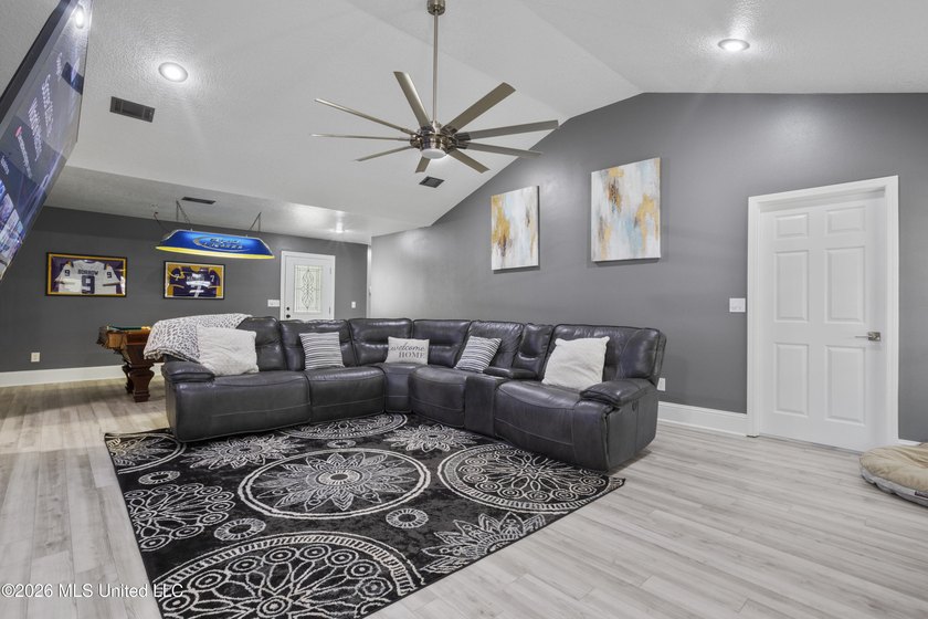 Beautiful and move-in ready 3 bedroom 2 bath brick home in Ocean - photo 6