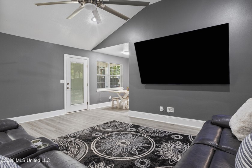Beautiful and move-in ready 3 bedroom 2 bath brick home in Ocean - photo 9