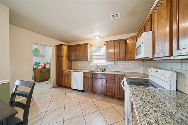 Super cute remodeled 3bed 2 bathroom home in the Heart of - photo 11