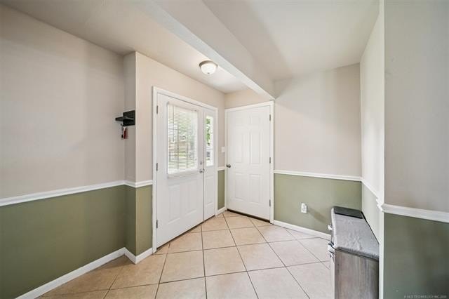 Super cute remodeled 3bed 2 bathroom home in the Heart of - photo 19