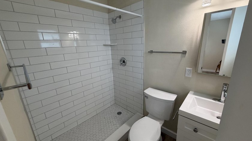 Welcome to this stunning, bright, and cozy 2nd floor condo! This - photo 19
